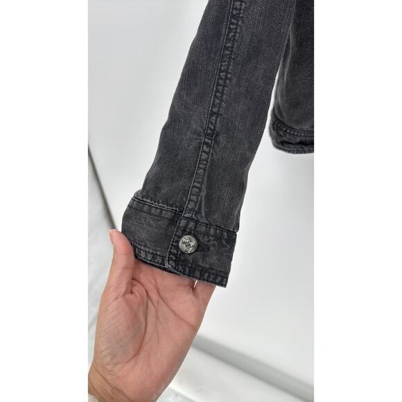 Ariat black gray lightweight shacket with Aztec native indigenous accent buttons - Picture 6 of 9